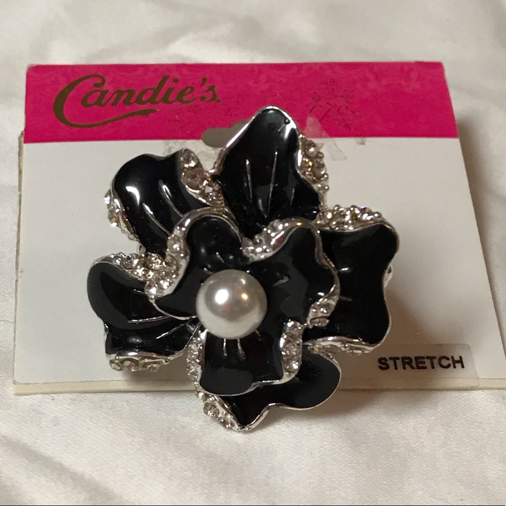 New - Candies Ring W Pearl Center 5$